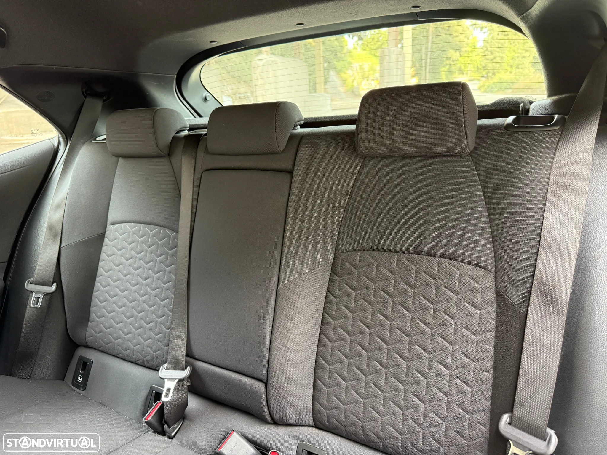Toyota Corolla 1.8 Hybrid Exclusive - 12