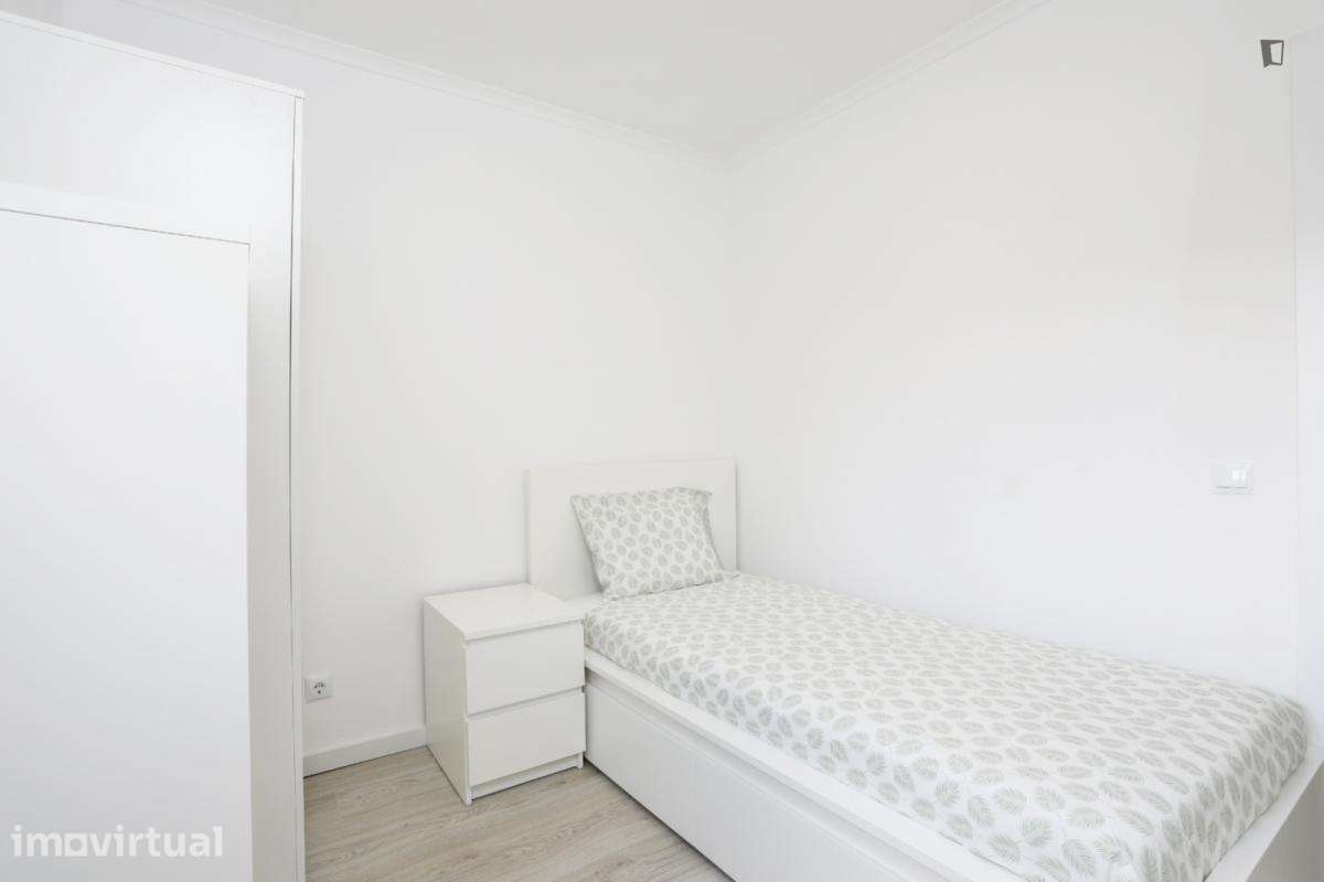 Quarto - localizado em Carnide Lisbon - Grande imagem: 2/19
