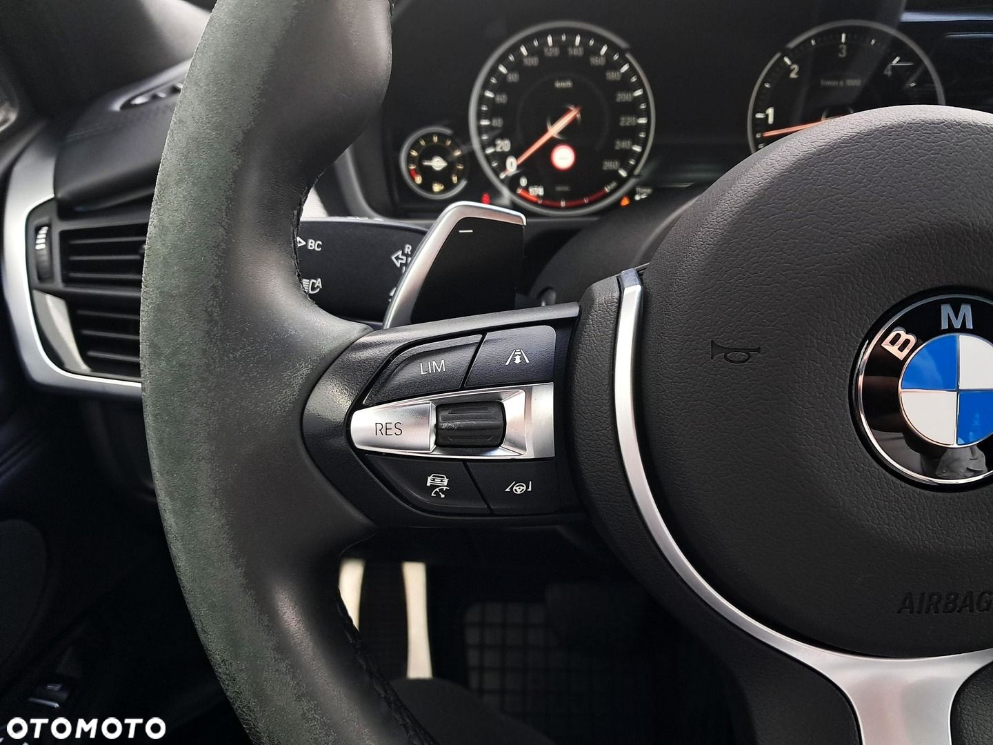 BMW X5 M M50d - 16