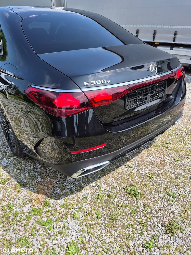 Mercedes-Benz Klasa E 300 9G-TRONIC AMG Line - 6