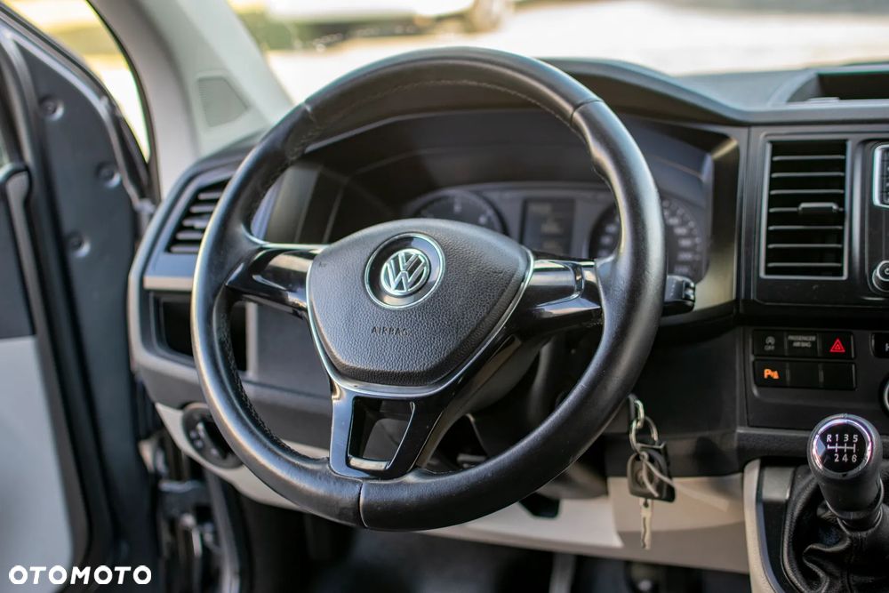 Volkswagen Caravelle - 27