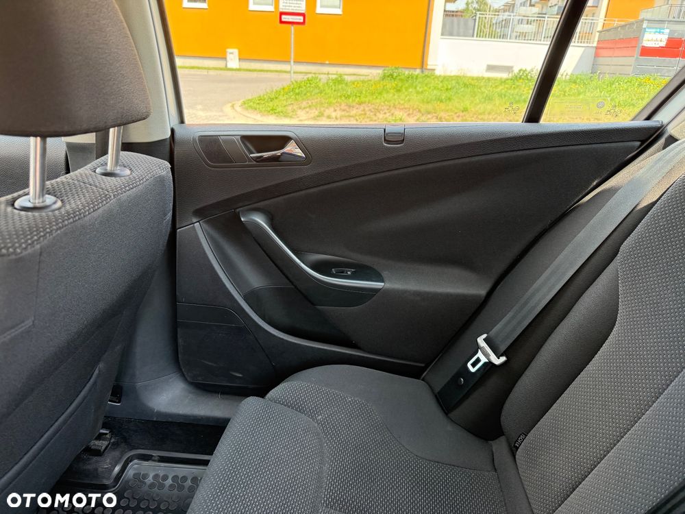 Volkswagen Passat 2.0 TDI Comfortline - 13