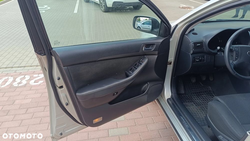 Toyota Avensis 1.8 VVT-i - 9