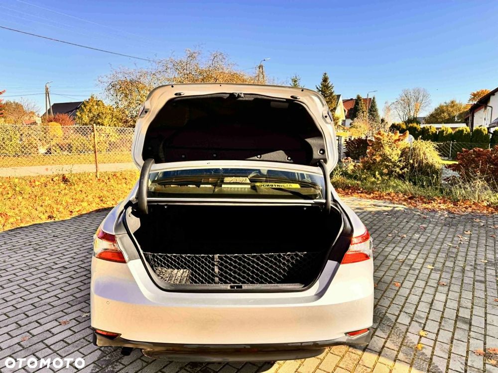 Toyota Camry 2.5 Hybrid Comfort CVT - 2