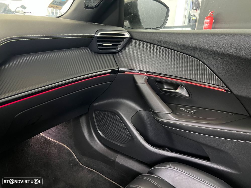 Peugeot 2008 1.2 PureTech GT Pack EAT8 - 23