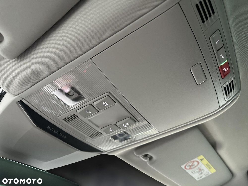 Volkswagen Passat - 32