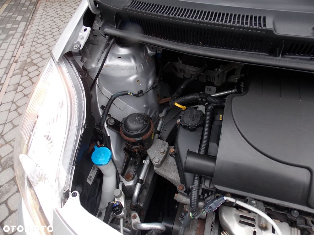 Toyota Yaris 1.0 VVT-i Sol - 28