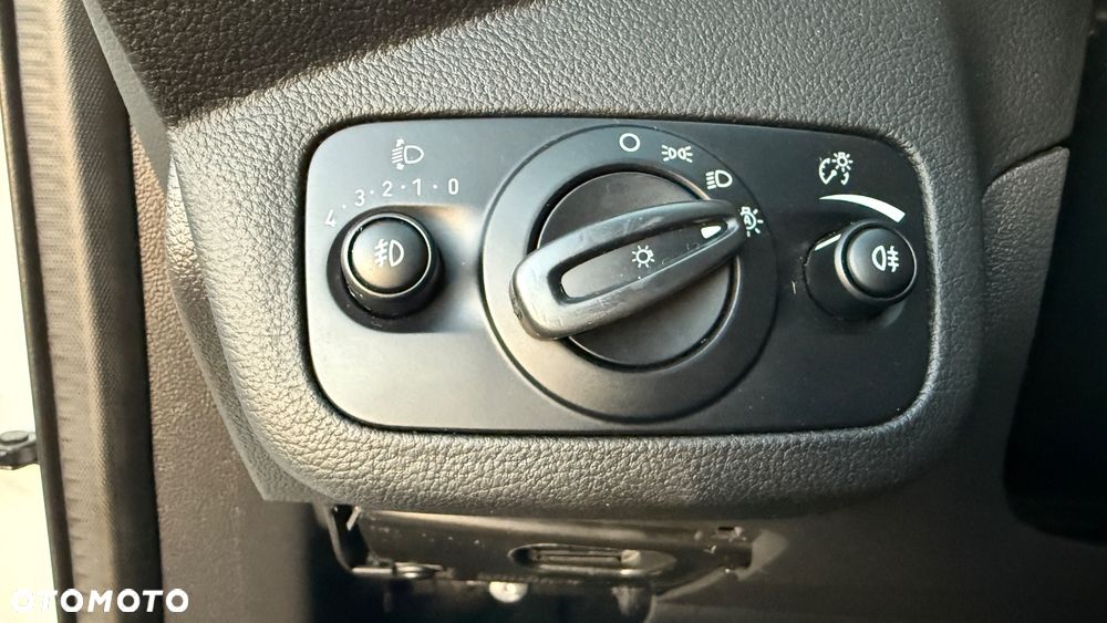Ford Kuga - 25