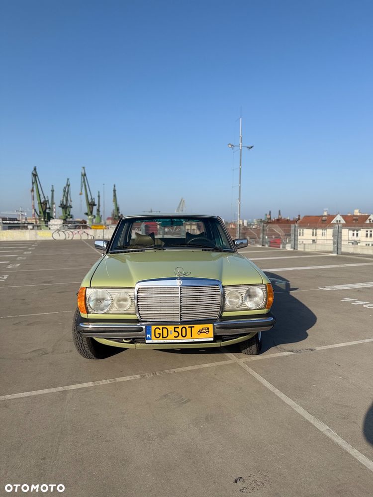 Mercedes-Benz W123 - 2