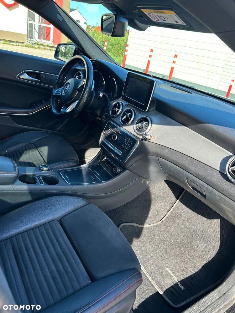 Mercedes-Benz CLA 200 7G-DCT Urban - 12