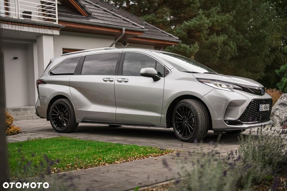 Toyota Sienna - 1