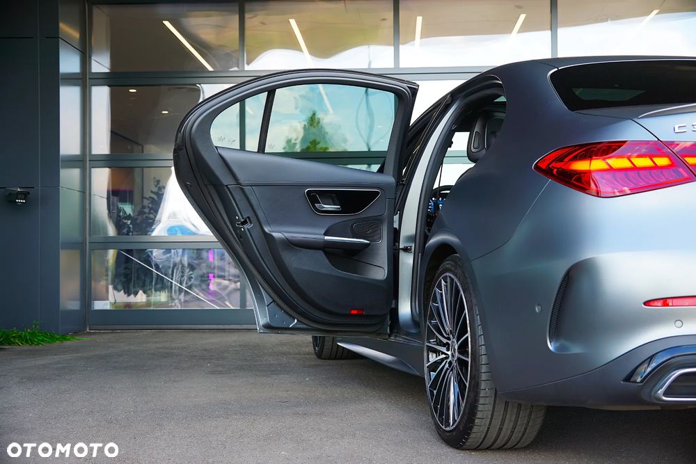 Mercedes-Benz Klasa C 300 mHEV 4-Matic AMG - 26