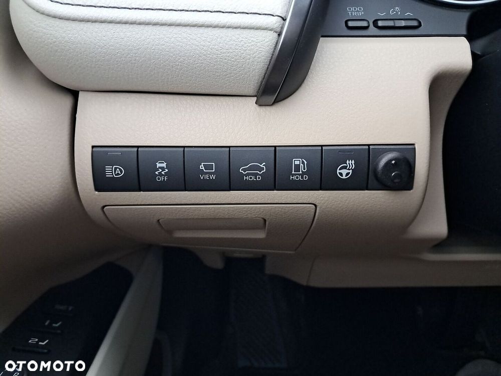 Toyota Camry 2.5 Hybrid Executive CVT - 16