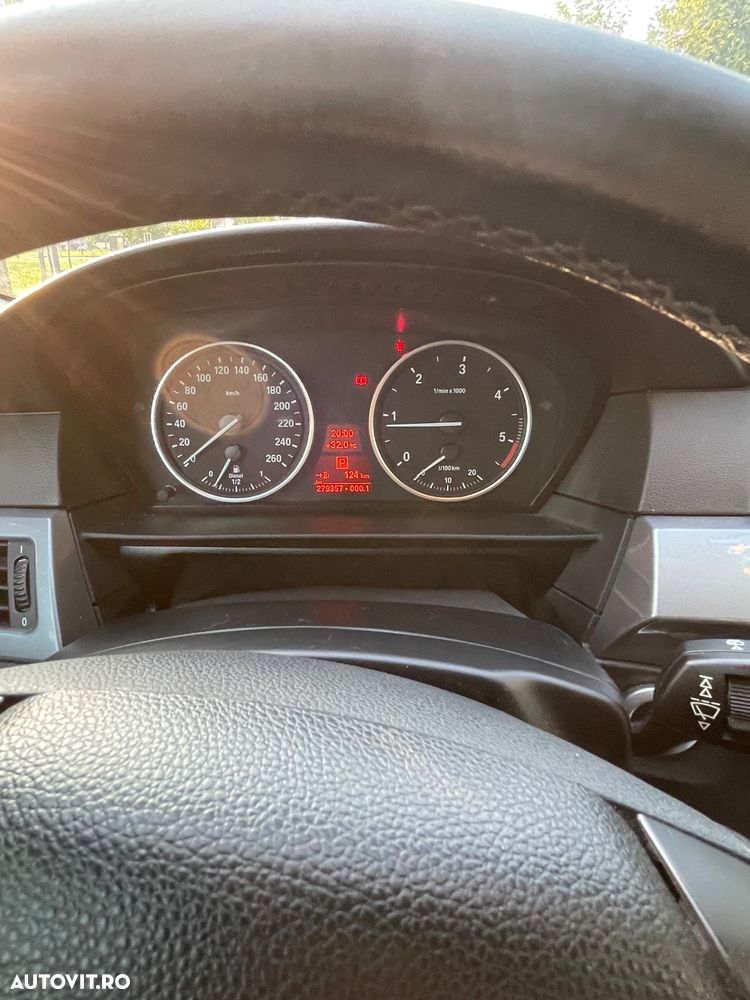 BMW Seria 5 520d Aut. Edition Exclusive - 8