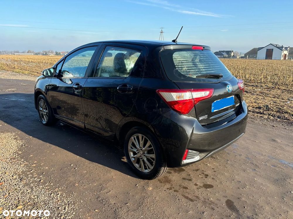 Toyota Yaris Hybrid 100 Dynamic - 4