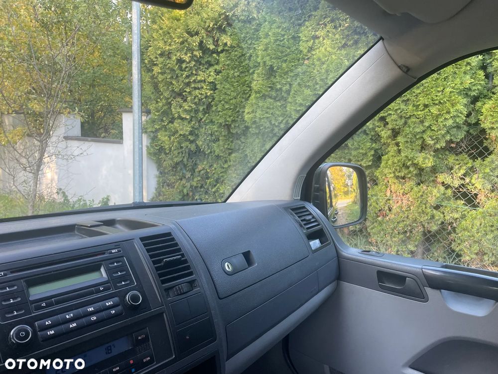 Volkswagen Caravelle - 21