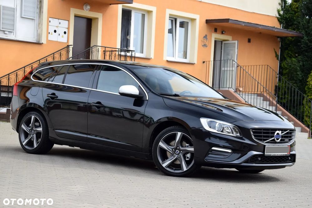 Volvo V60 D4 R-Design - 2