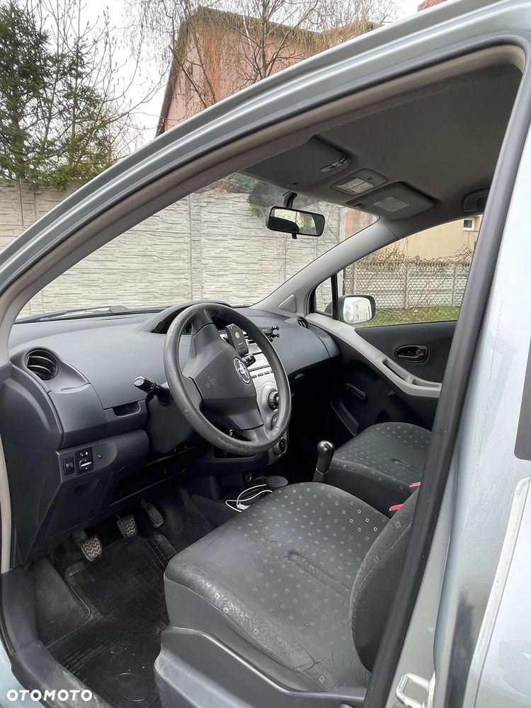 Toyota Yaris 1.3 Terra - 11