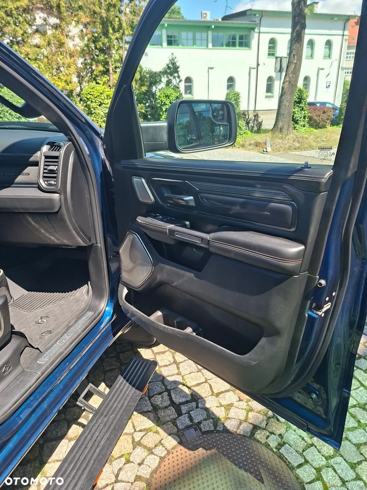 RAM 1500 5.7 Crew Cab Shortbed Limited Black - 10