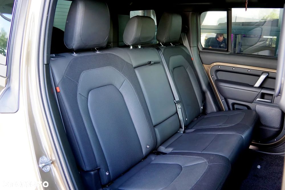 Land Rover Defender 3.0 D300 mHEV X-Dynamic HSE - 26
