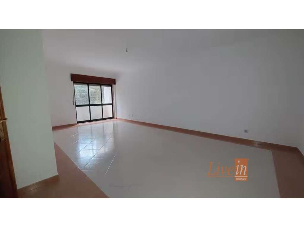 Apartamento T2 com Arrecadação em Mem Martins - Grande imagem: 4/10