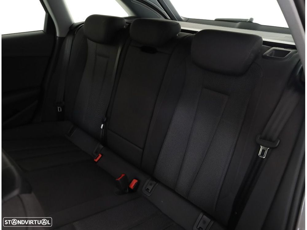 Audi A4 Avant 35 TDI S tronic - 25