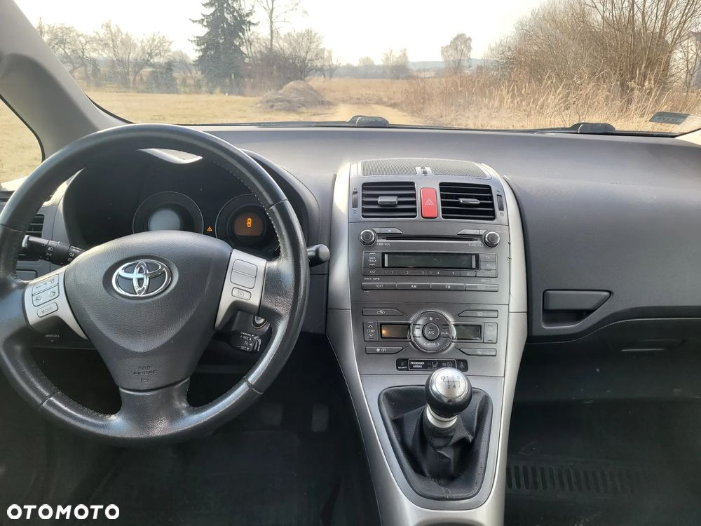 Toyota Auris 2.0 D-4D Sol - 11