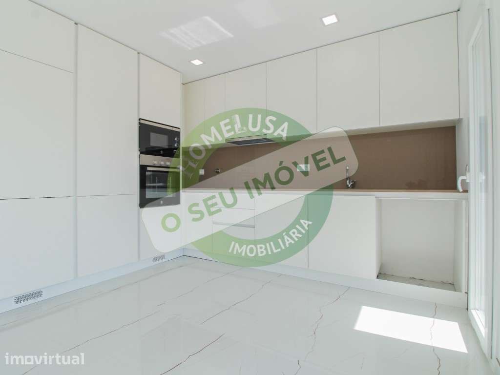 Moradia T4 de arquitetura moderna em Coimbra - Grande imagem: 4/47