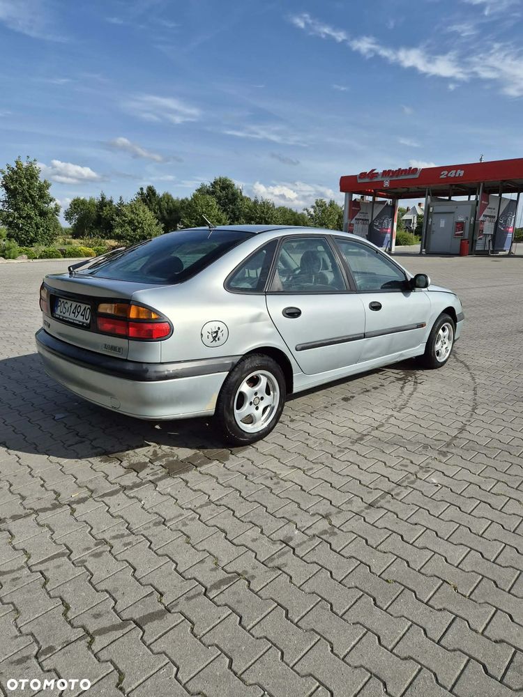 Renault Laguna 1.6 Concorde - 9