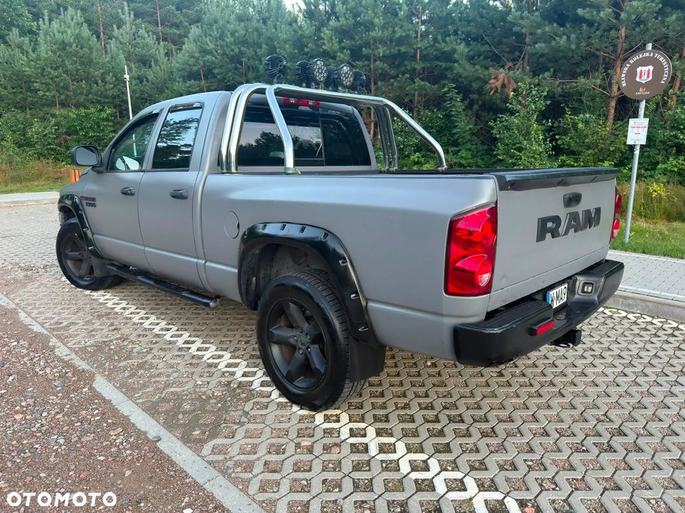 Dodge RAM - 8