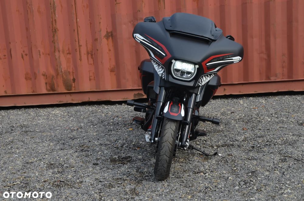 Harley-Davidson Touring Street Glide - 23