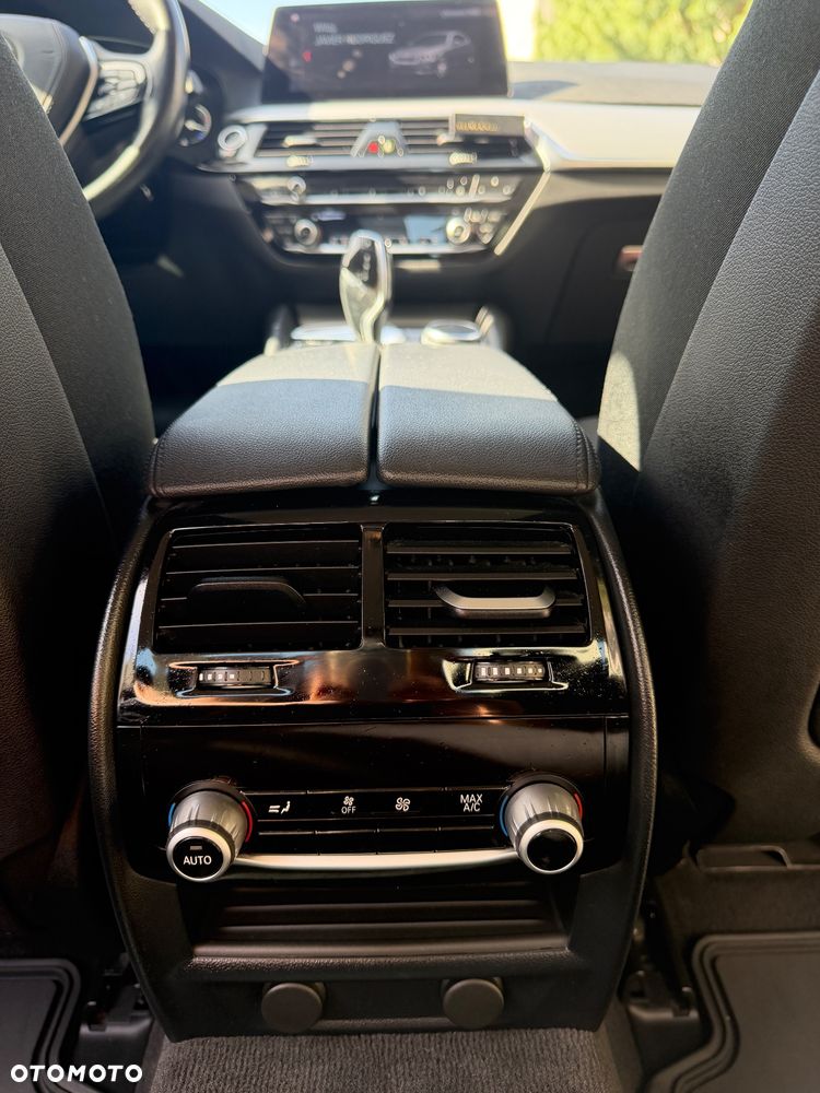 BMW Seria 5 530i xDrive - 15