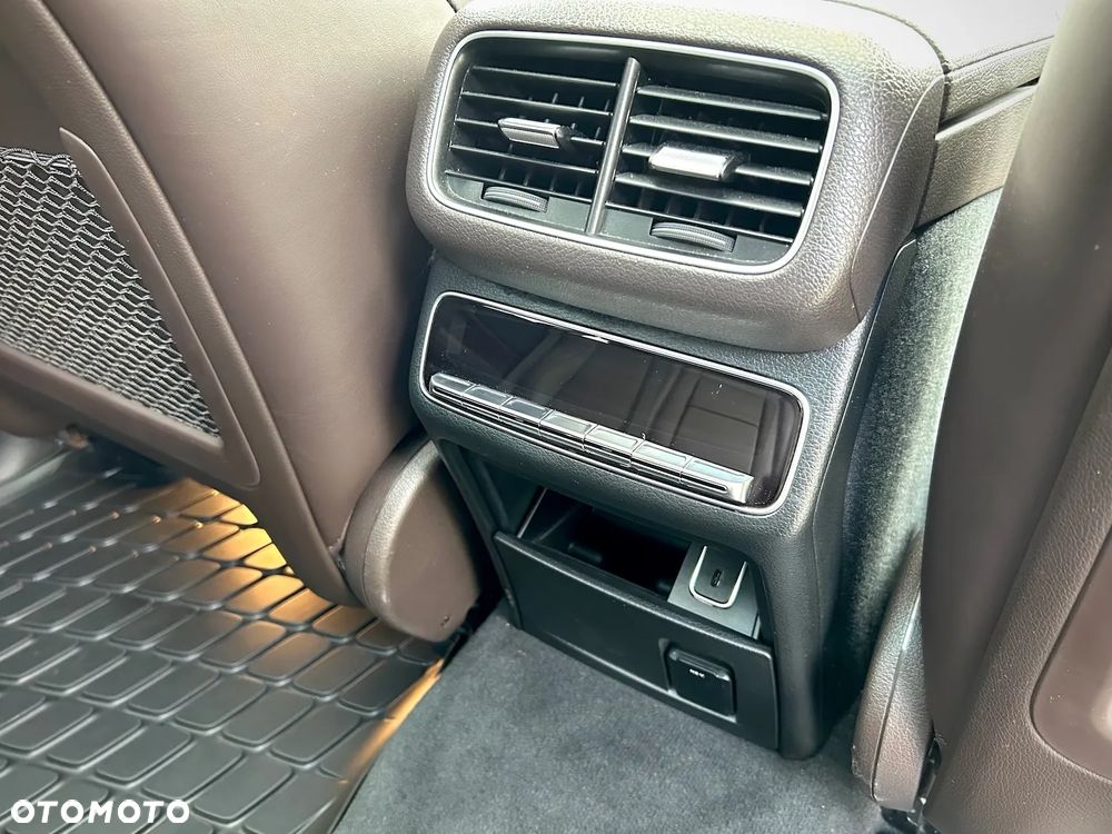 Mercedes-Benz GLS - 29