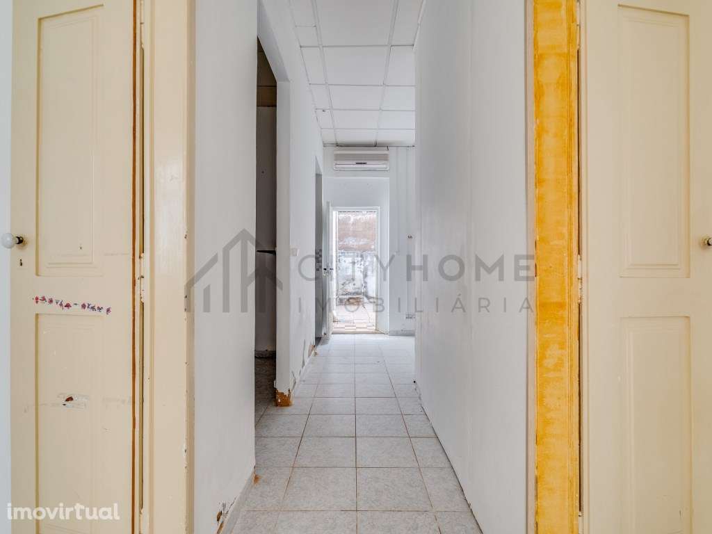 Moradia T2 para reabilitar no centro histórico de Portimão - Grande imagem: 3/35