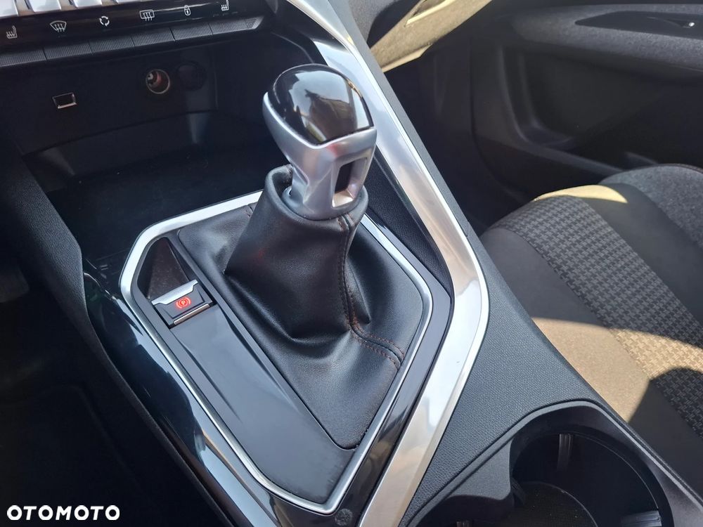 Peugeot 3008 1.6 BlueHDi Style S&S - 21