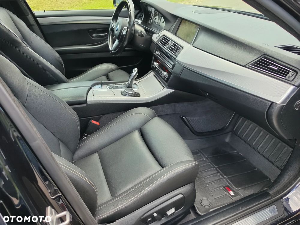 BMW Seria 5 525d xDrive - 38