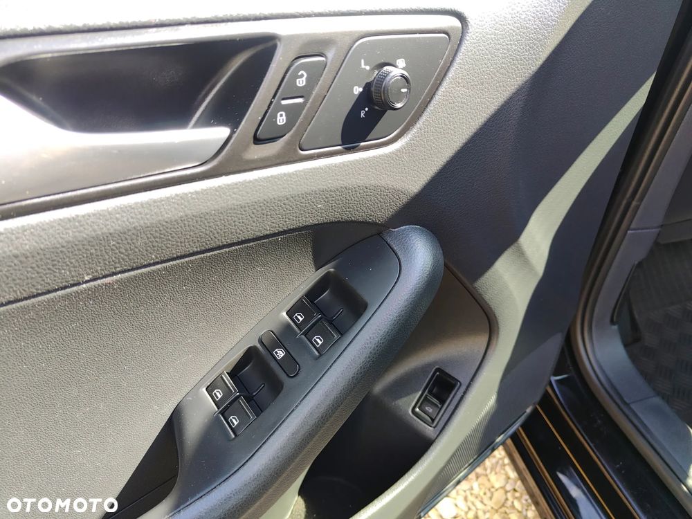 Volkswagen Jetta 2.0 TDI DPF BMT Trendline - 25