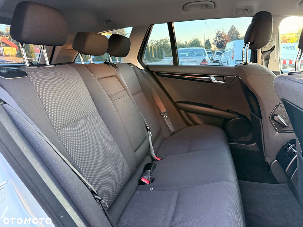 Mercedes-Benz Klasa C 220 CDI DPF Automatik Elegance - 35
