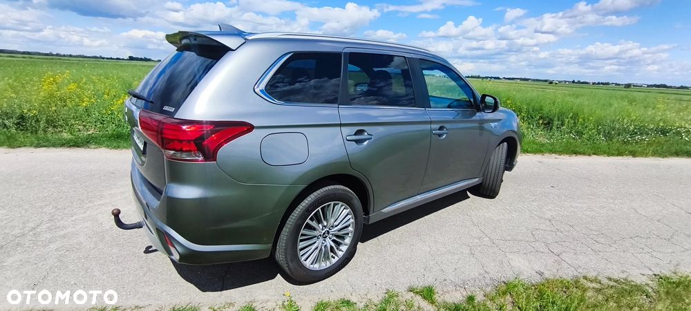 Mitsubishi Outlander 2.4 4WD Top - 4
