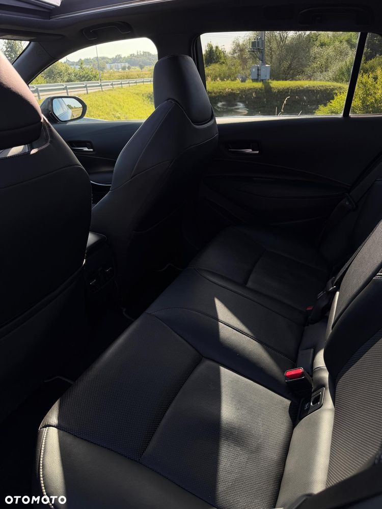 Toyota Corolla 2.0 Hybrid Executive - 38