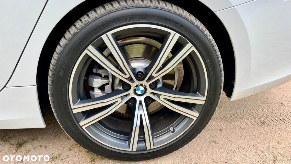 BMW Seria 3 330i Sport Line - 14