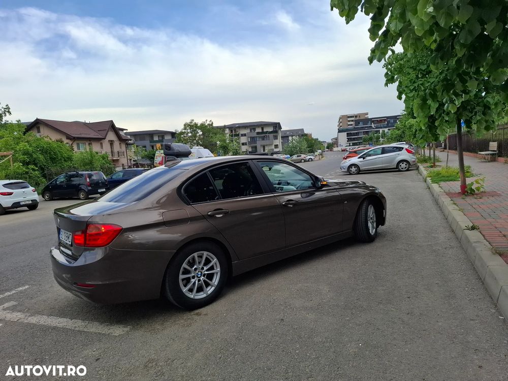 BMW Seria 3 318d Aut. Sport Line - 17