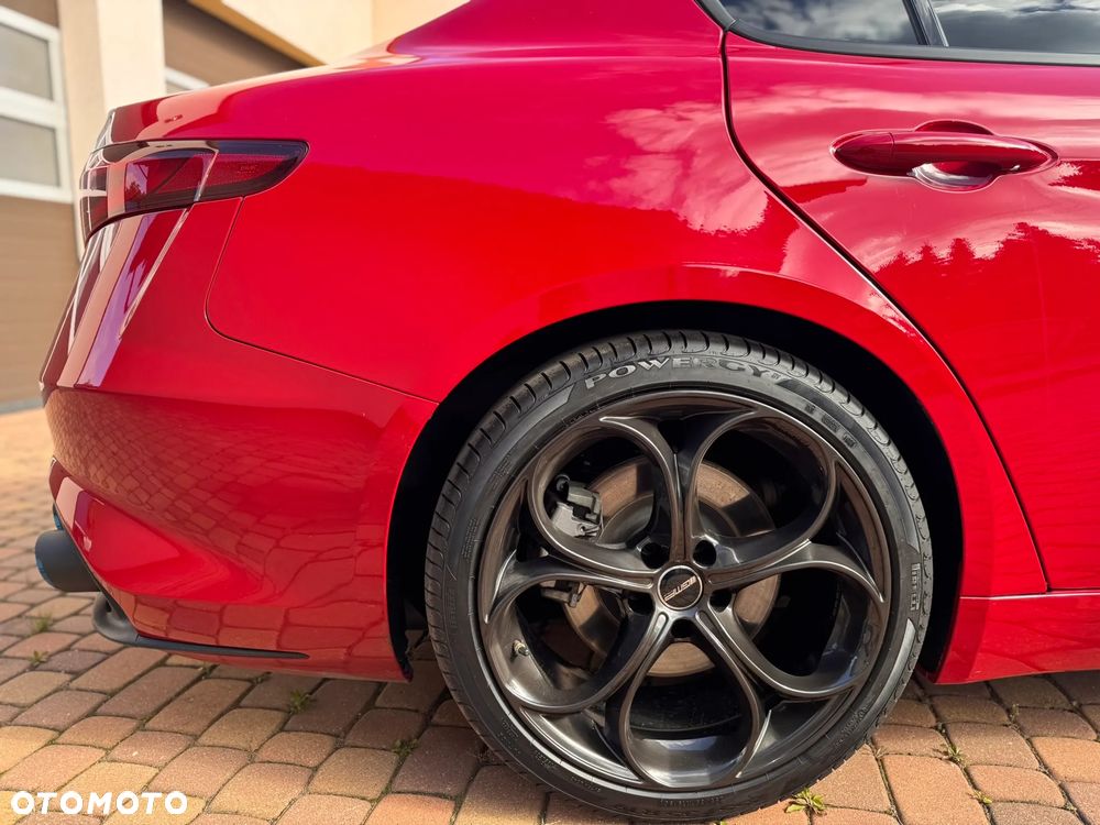 Alfa Romeo Giulia - 10