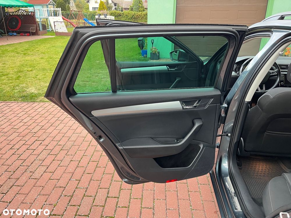 Skoda Superb 2.0 TDI DSG Ambition - 24