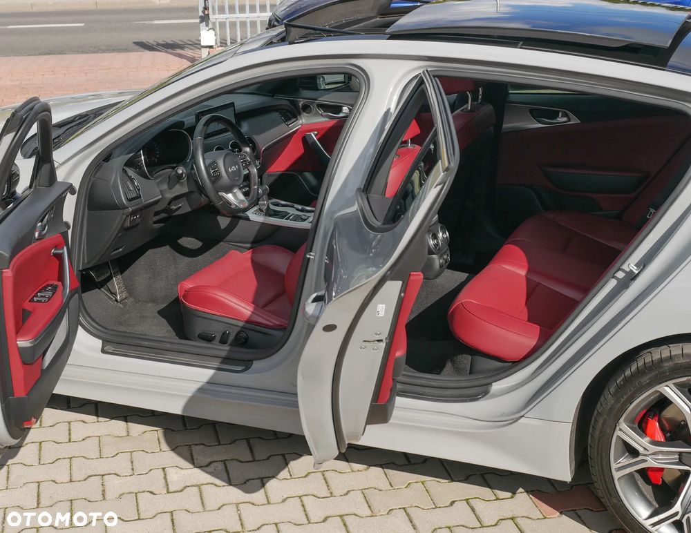 Kia Stinger 3.3 T-GDI V6 GT AWD - 11