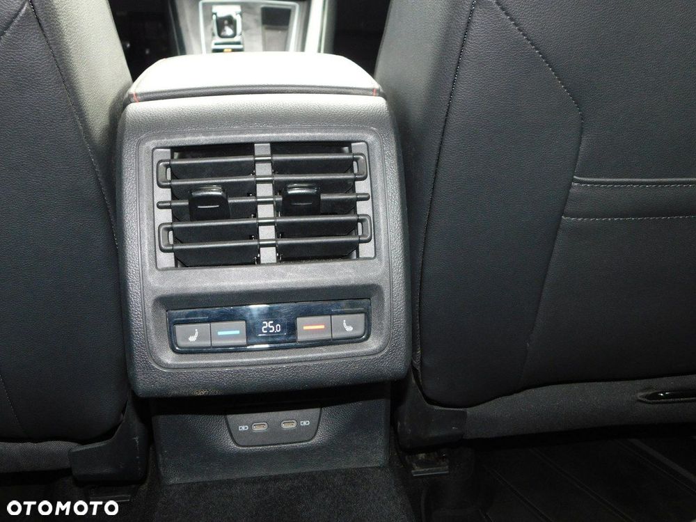 Volkswagen Golf - 11