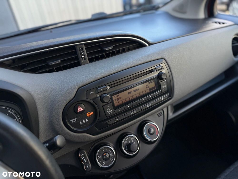Toyota Yaris 1.0 Premium EU6 - 19