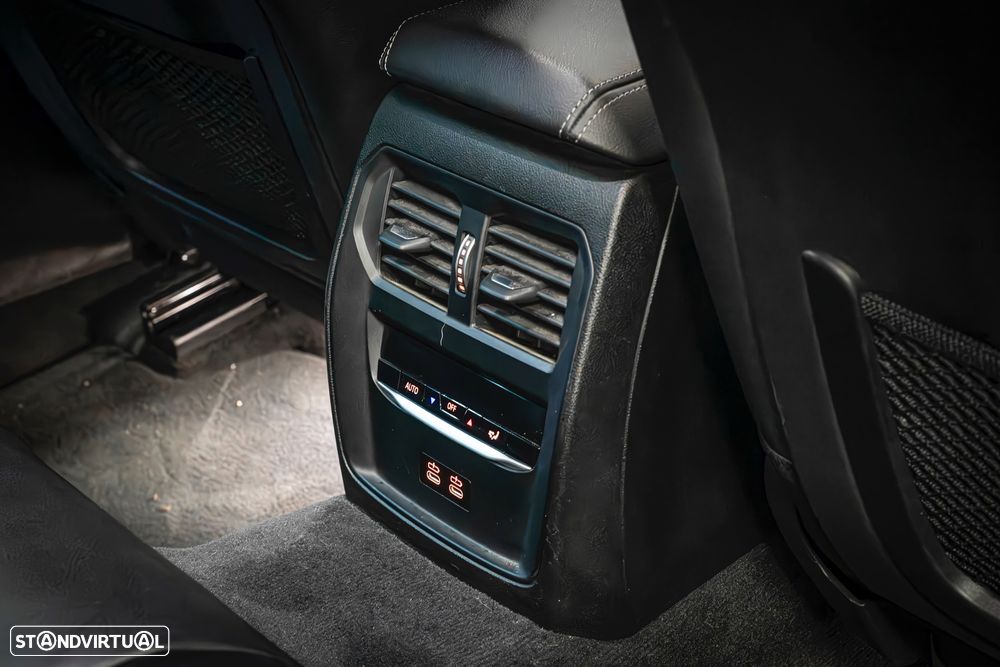 BMW 330 e Aut. Luxury Line - 22