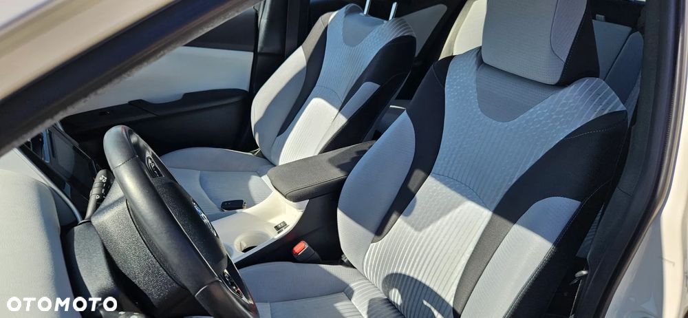 Toyota Prius Hybrid Executive - 17