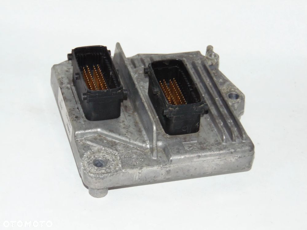 Komputer sterownik silnika 12249823 FFFR Opel Meriva A I benzyna 1.6 - 5